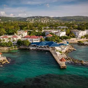 Apartment Lush Tropical Located In A 4-star, Runaway Bay