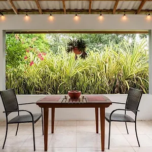 Apartment Garden Apartment-beach-5min Drive, 1 Hr Montego Bay, 25 Mins Ocho Rios, Welcome Breakfast Basket, Runaway Bay